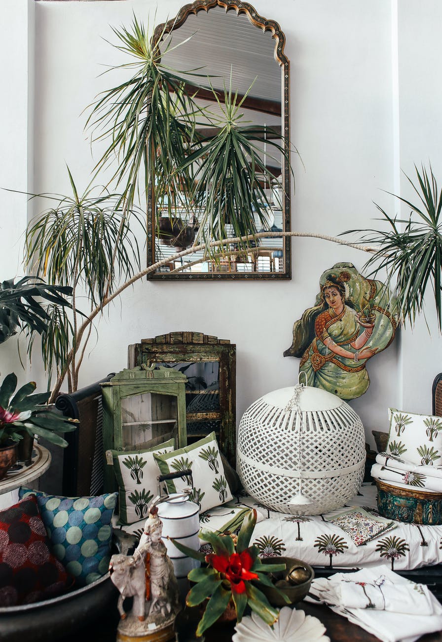 art hotel house table